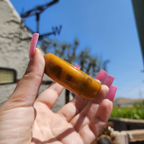 Vtg TESTED Butterscotch Bakelite Bangle Yellow Brown Marble End of Day Bracelet - Picture 13 of 17